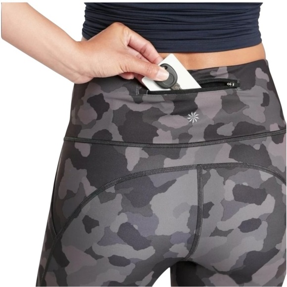 ATHLETA Lightning Camo 7/8 Tight Legging Size M - Picture 5 of 10